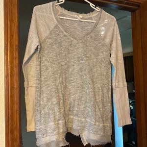 3/10 CUTE LONG SLEEVE PERFECT FOR LAYERING
MUST BUNDLE